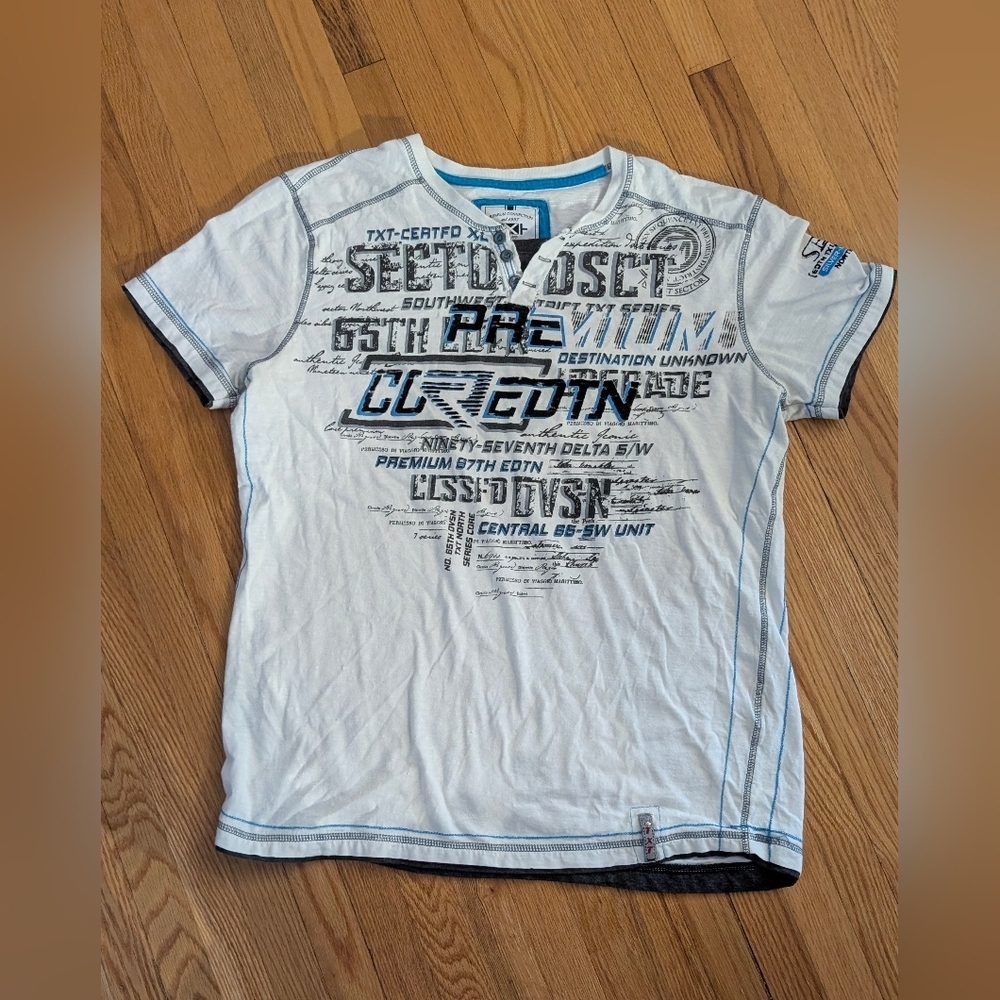 Men's White and Blue Graphic Tee